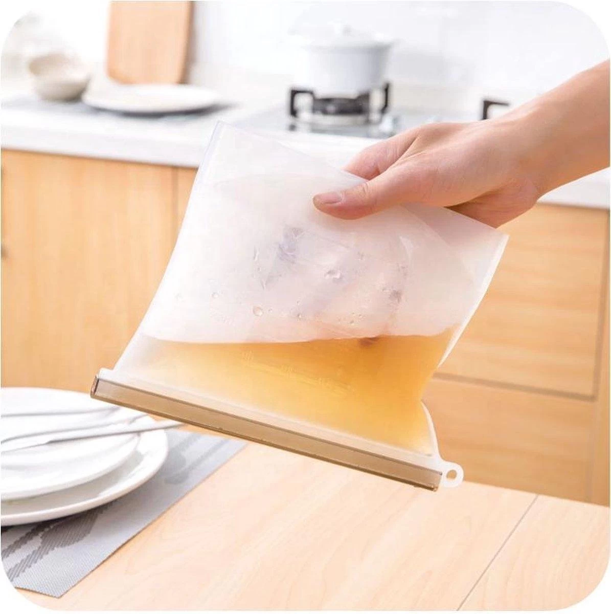 LOUZR Siliconen Vershoudzakken - Set 4-Stuks - 1000ml - Herbruikbaar 6 LOUZR Siliconen Vershoudzakken - Set 4-Stuks - 1000ml - Herbruikbaar - Afbeelding 6