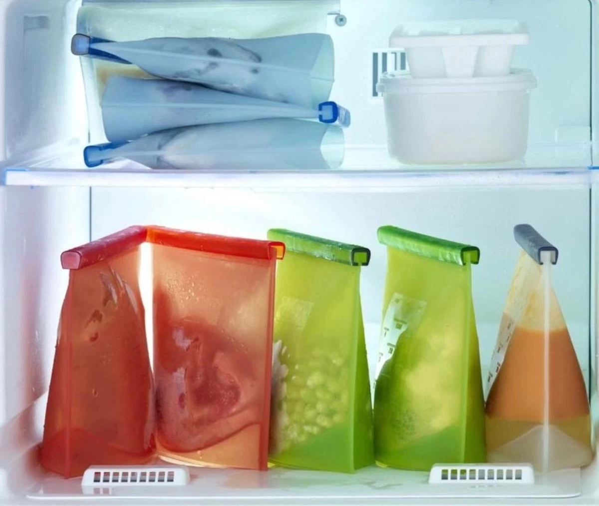 Siliconen Vershoudzakken - Set Van 8 ( 4x 1000ML + 4x 1500ML) -(Transparant, Rood, Groen, Blauw) - Duurzaam - Herbruikbaar - Vries & Hitte Bestendig - Meal Prep - Opbergzak Maatbeker Meal Prep Container 2 Siliconen Vershoudzakken - Set Van 8 ( 4x 1000ML + 4x 1500ML) -(Transparant, Rood, Groen, Blauw) - Duurzaam - Herbruikbaar - Vries & Hitte Bestendig - Meal Prep - Opbergzak Maatbeker Meal Prep Container - Afbeelding 2