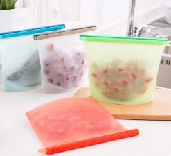 Siliconen Vershoudzakken | Bewaarzakken | Diepvrieszakken | Herbruikbaar | Lekvrij | Set 4-Stuks 1000ml | Vries & Hitte Bestendig | 4 Kleuren 9 Siliconen Vershoudzakken | Bewaarzakken | Diepvrieszakken | Herbruikbaar | Lekvrij | Set 4-Stuks 1000ml | Vries & Hitte Bestendig | 4 Kleuren -Voedselopslag Winkel 1200x1094