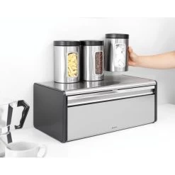 Brabantia Broodtrommel - Met Klepdeksel - Matt Steel Fingerprint Proof / Matt Black 11 Brabantia Broodtrommel - Met Klepdeksel - Matt Steel Fingerprint Proof / Matt Black -Voedselopslag Winkel 1200x1200 431
