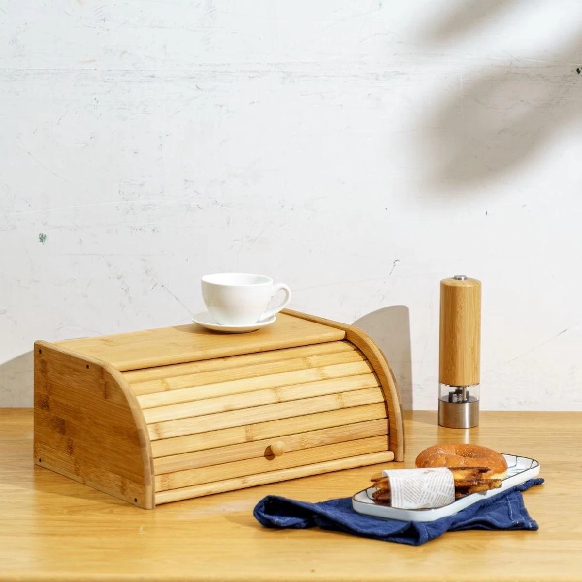 Merkloos Decopatent® Broodtrommel Met Rolluik - Bamboe Houten Brooddoos Met Schuifdeksel - Broodtrommel - Brood Bewaren En Vers Houden 6 Merkloos Decopatent® Broodtrommel Met Rolluik - Bamboe Houten Brooddoos Met Schuifdeksel - Broodtrommel - Brood Bewaren En Vers Houden - Afbeelding 6