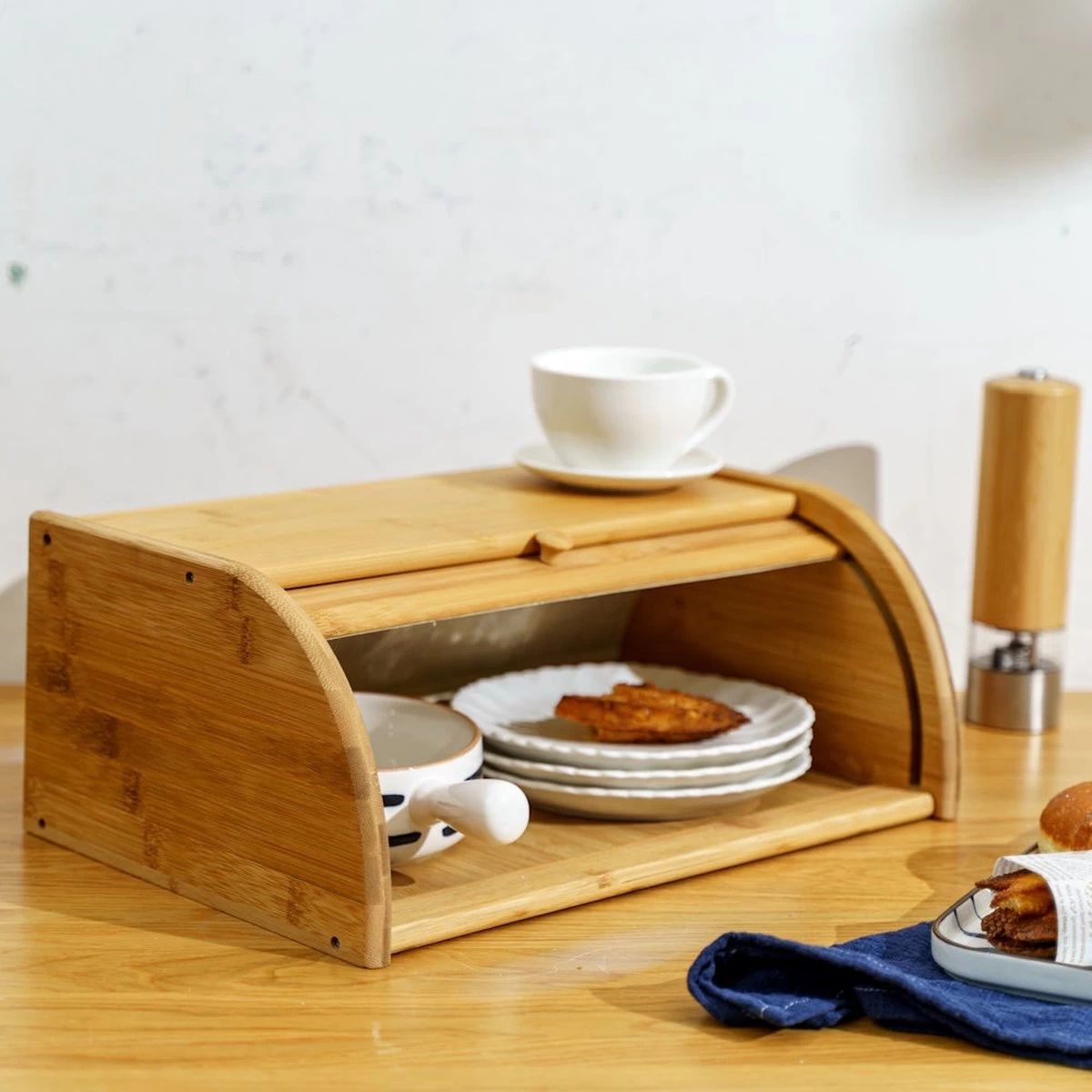 Merkloos Decopatent® Broodtrommel Met Rolluik - Bamboe Houten Brooddoos Met Schuifdeksel - Broodtrommel - Brood Bewaren En Vers Houden 7 Merkloos Decopatent® Broodtrommel Met Rolluik - Bamboe Houten Brooddoos Met Schuifdeksel - Broodtrommel - Brood Bewaren En Vers Houden - Afbeelding 7