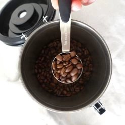 House Of Husk Koffieblik Met CO² Ventilatie - Bewaarblik - Voorraadbussen - Voorraadblik - RVS - Zwart - 1.5 Liter 12 House Of Husk Koffieblik Met CO² Ventilatie - Bewaarblik - Voorraadbussen - Voorraadblik - RVS - Zwart - 1.5 Liter -Voedselopslag Winkel 1200x1200 560