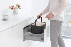 Brabantia Nic Broodtrommel - Met Bamboe Deksel - Dark Grey -Voedselopslag Winkel 1200x799 28